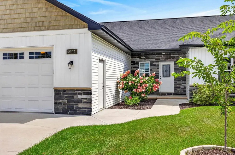 2149 CAROLINE COURT, Neenah, WI 54956 - #3