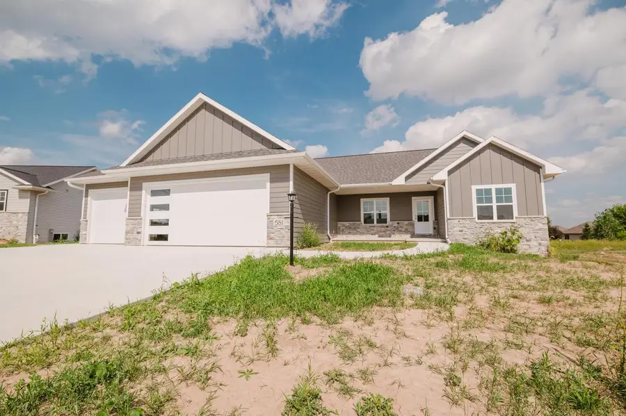 581 EMERALD ISLE COURT, Wrightstown, WI 54180 - #2
