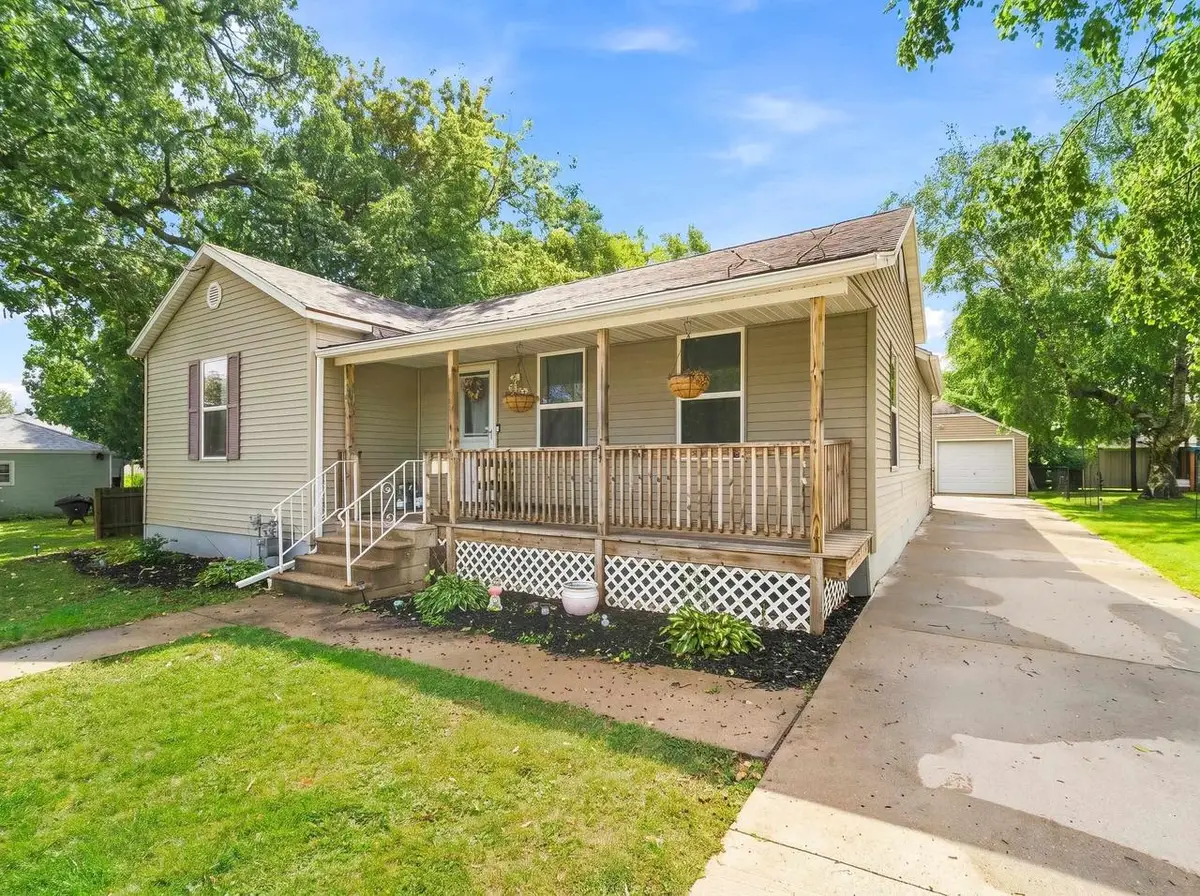 117 W CUSTER AVENUE, Oshkosh, WI 54901 - #1