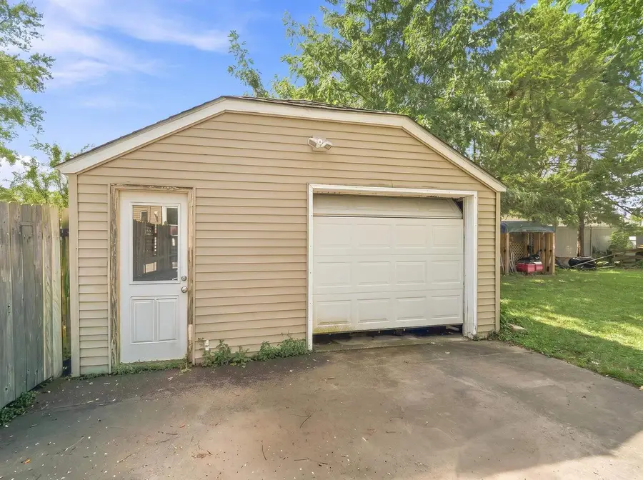 117 W CUSTER AVENUE, Oshkosh, WI 54901 - #3