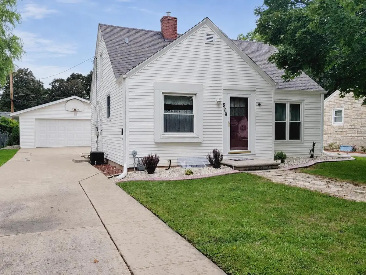 829 N BUCHANAN STREET, Green Bay, WI 54303 - #1