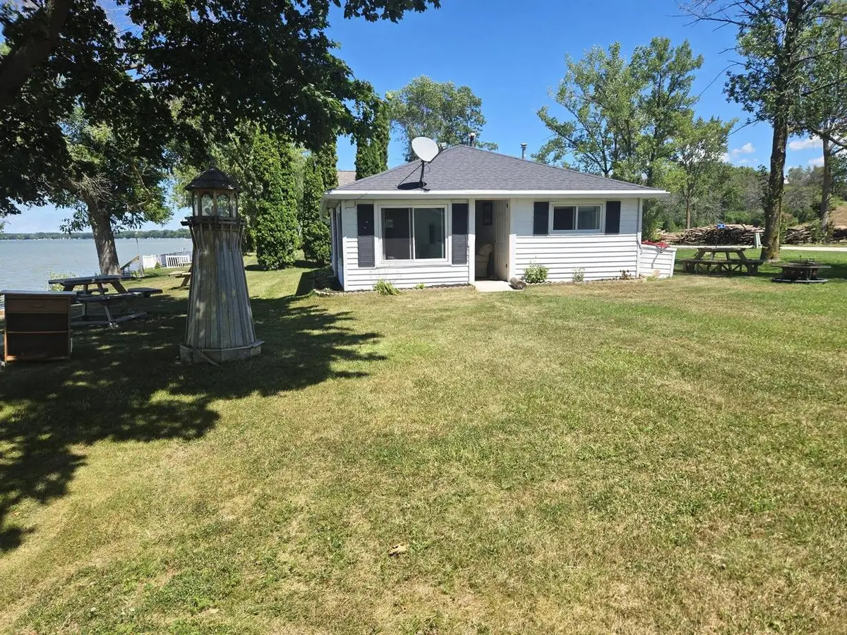 121 SUN N SURF DRIVE, Luxemburg, WI 54217 - #1
