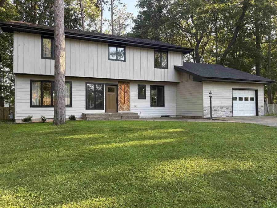 911 SHING WA UK DRIVE, Marinette, WI 54143 - #2