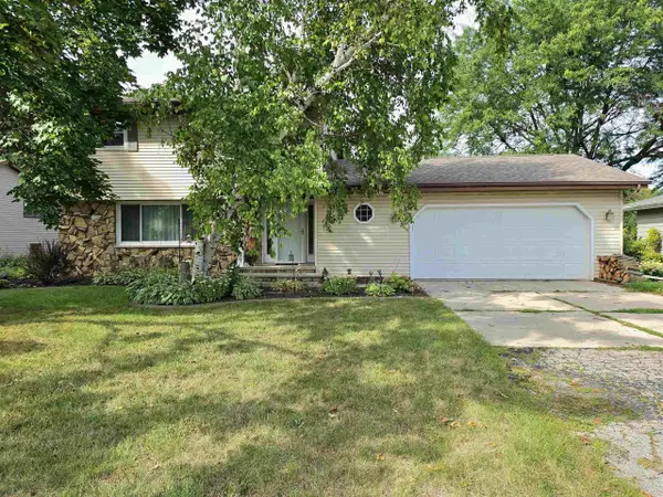 700 RAVENSWOOD COURT, Neenah, WI 54956