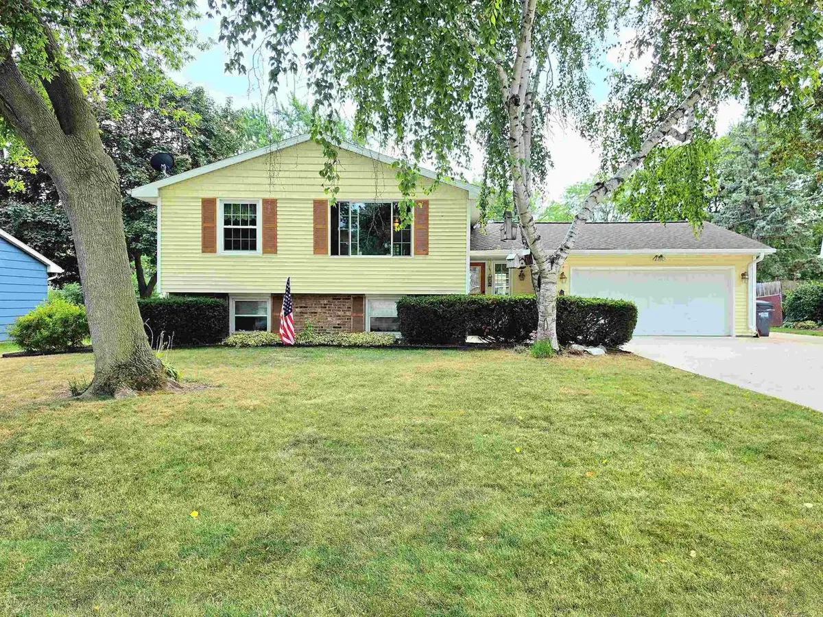 540 SOMERSET DRIVE, Green Bay, WI 54301 - #1
