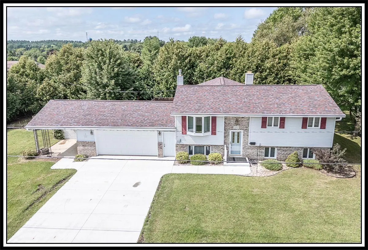 1903 LAWRENCE STREET, New London, WI 54961 - #1