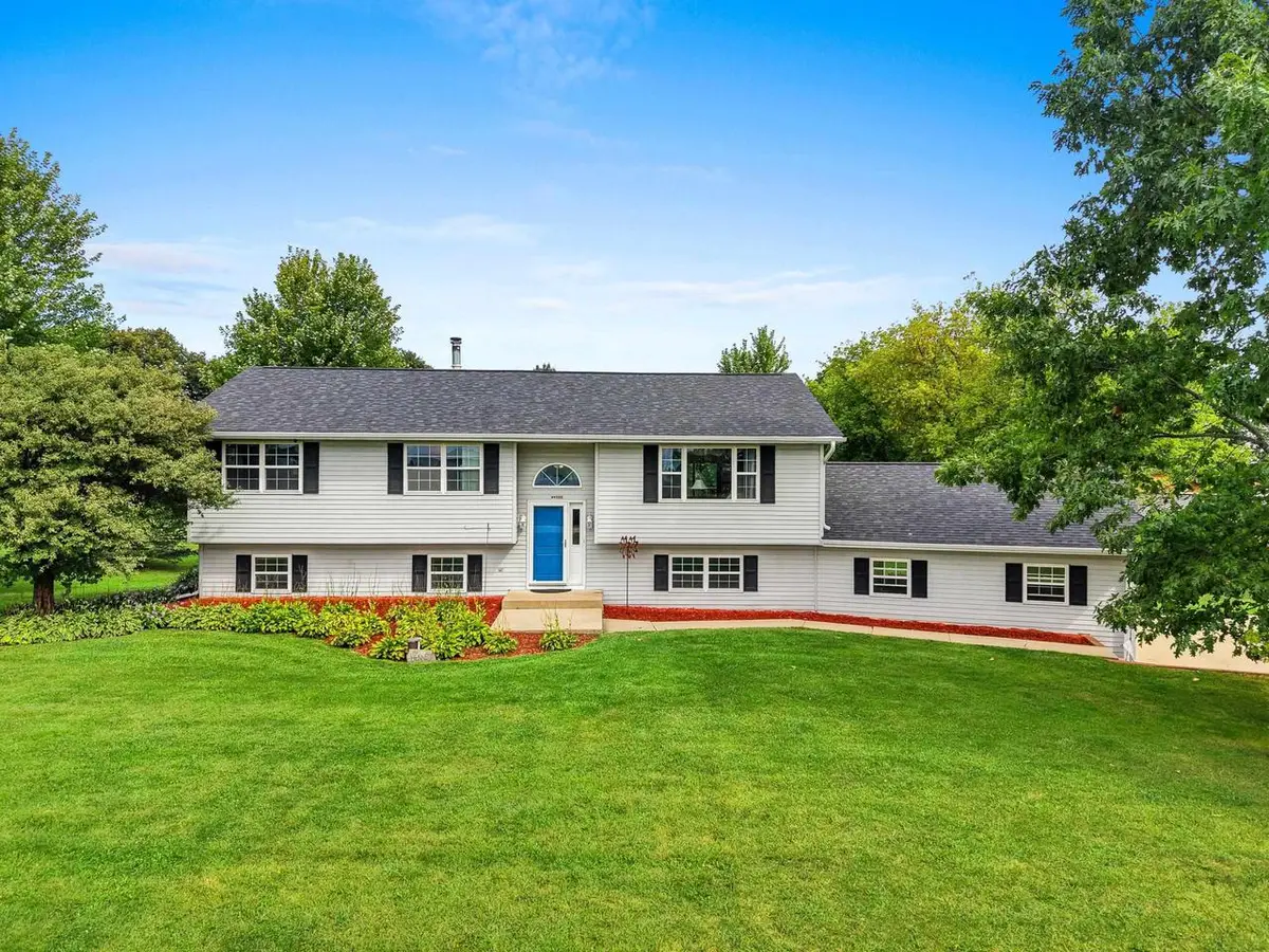 W9322 OAKWOOD DRIVE, Hortonville, WI 54944 - #1