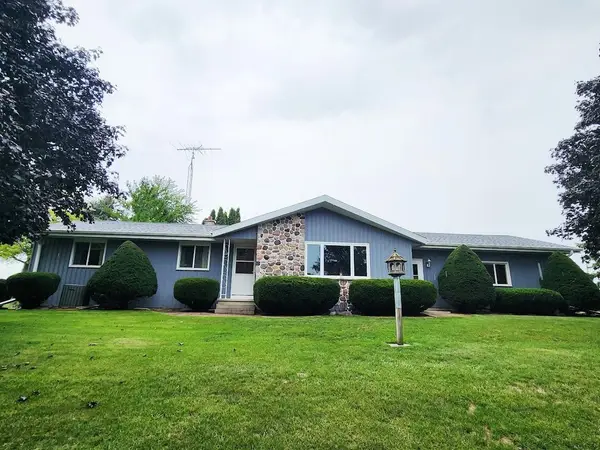W2998 LEDGE ROAD, Mount Calvary, WI 53057