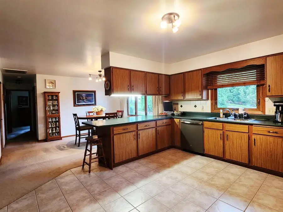 W2998 LEDGE ROAD, Mount Calvary, WI 53057 - #3