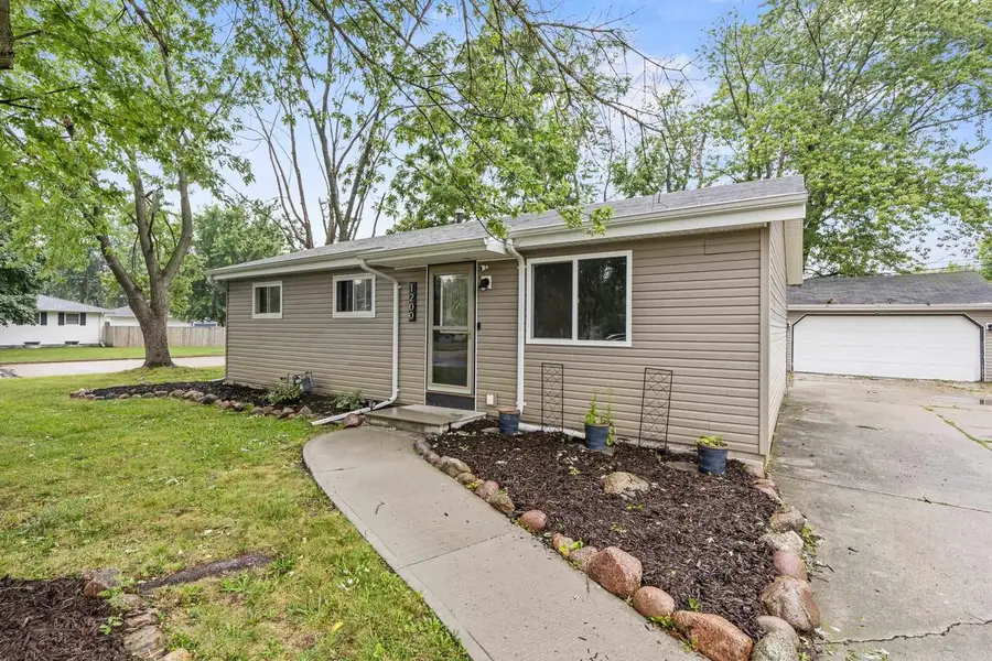 1200 FIELDCREST DRIVE, Menasha, WI 54952 - #3