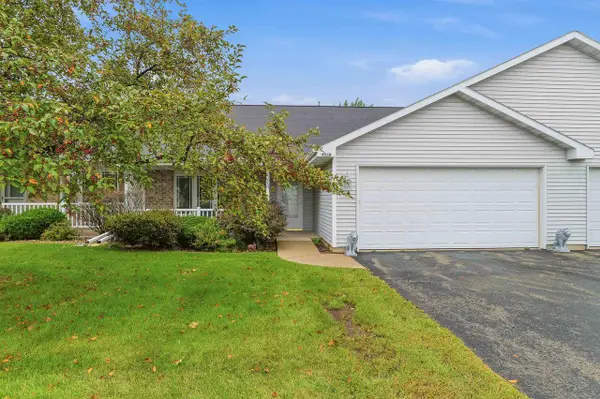 456 WYLDEWOOD DRIVE  #B, Oshkosh, WI 54904