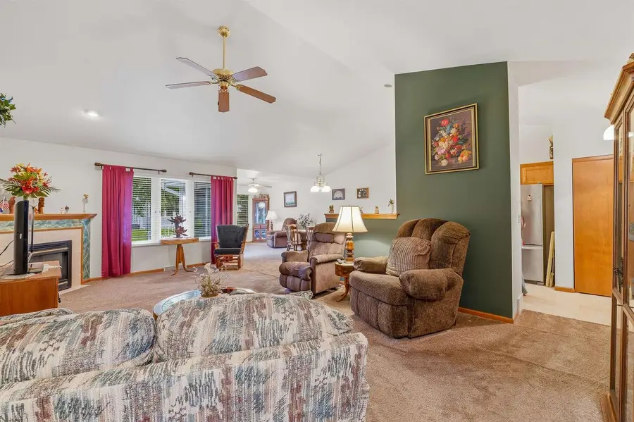 456 WYLDEWOOD DRIVE  #B, Oshkosh, WI 54904 - #3