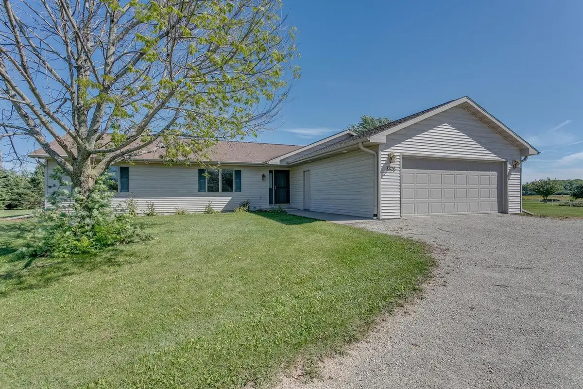 8826 N CLAYTON AVENUE, Neenah, WI 54956 - #1