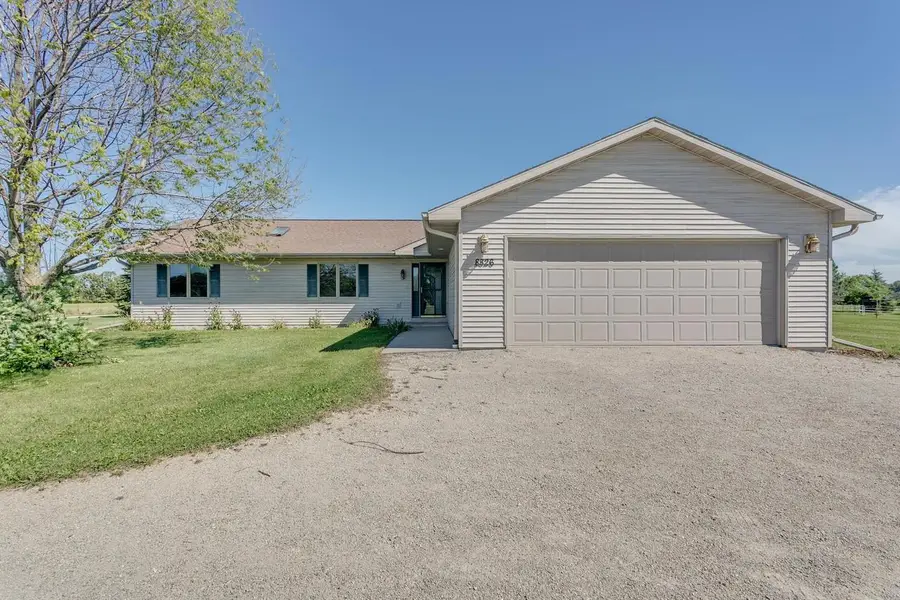 8826 N CLAYTON AVENUE, Neenah, WI 54956 - #2