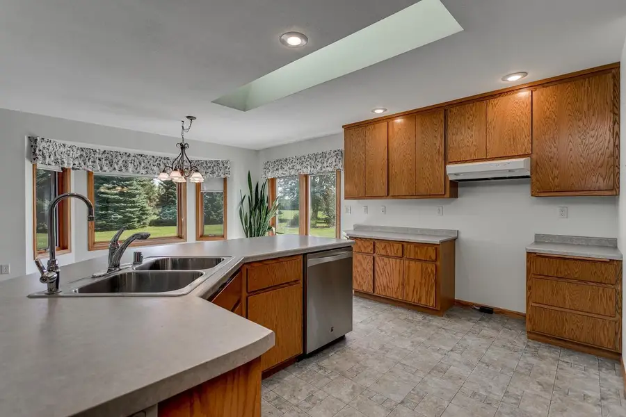8826 N CLAYTON AVENUE, Neenah, WI 54956 - #3