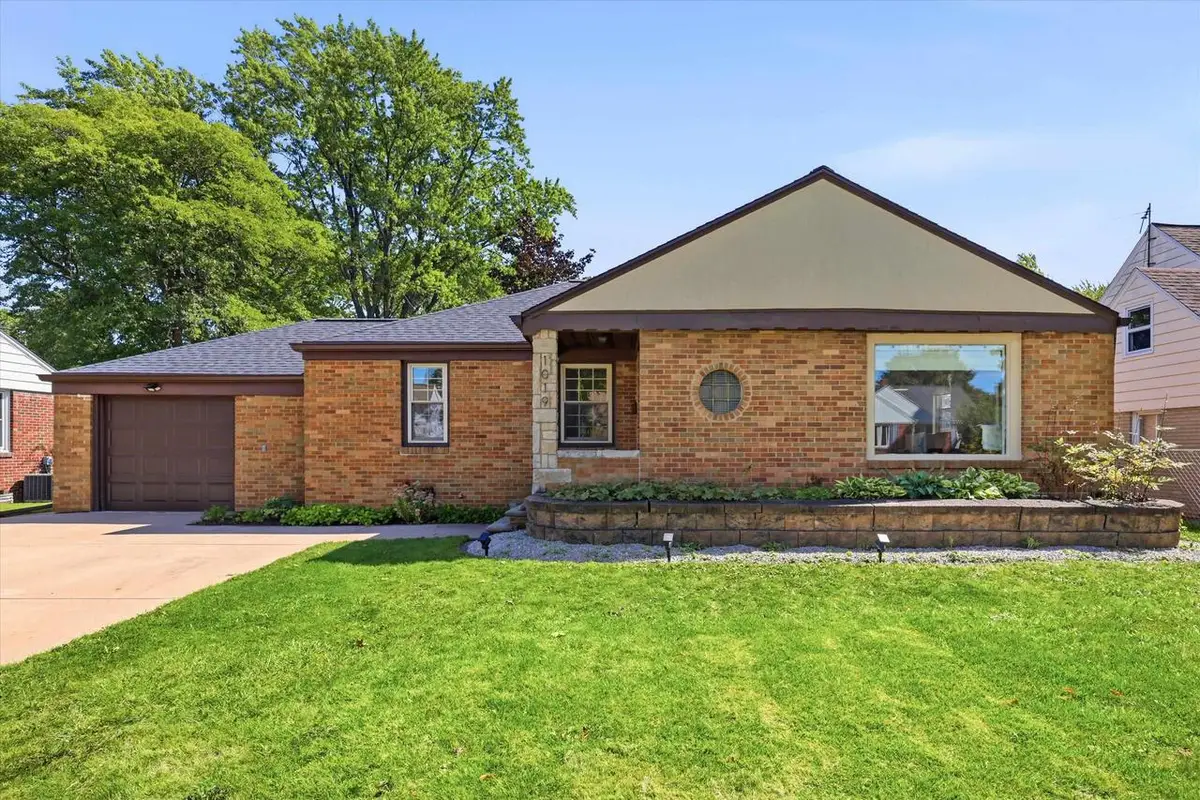 1019 REDWOOD DRIVE, Green Bay, WI 54304 - #1