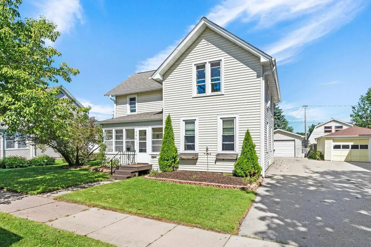 315 E QUINCY STREET, New London, WI 54961 - #1