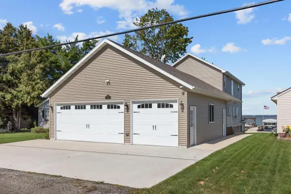 8388 OCONNELLS RESORT ROAD, Winneconne, WI 54986