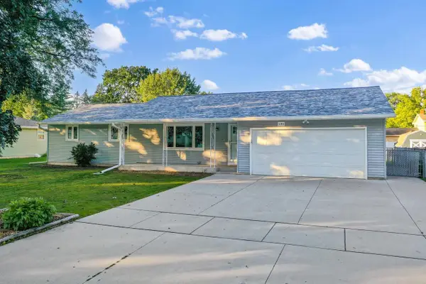 1194 APRIL LANE, Green Bay, WI 54304