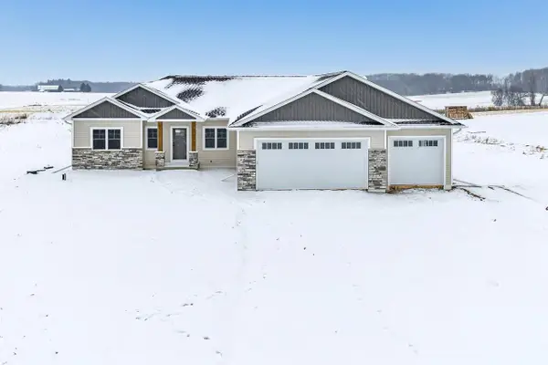 2712 WESTLINE ROAD, Suamico, WI 54313