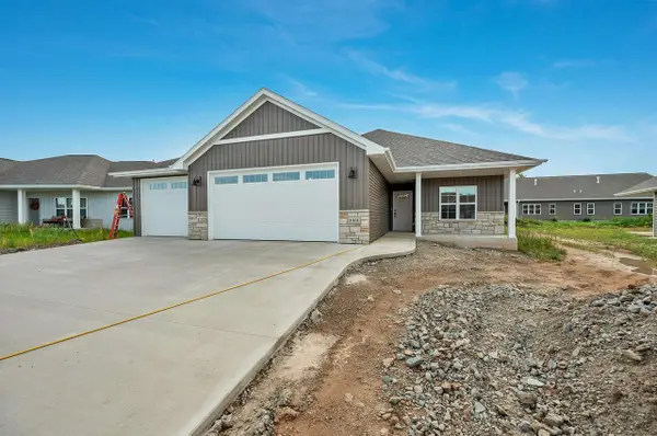 2411 WHISPERING WIND LANE, Green Bay, WI 54303