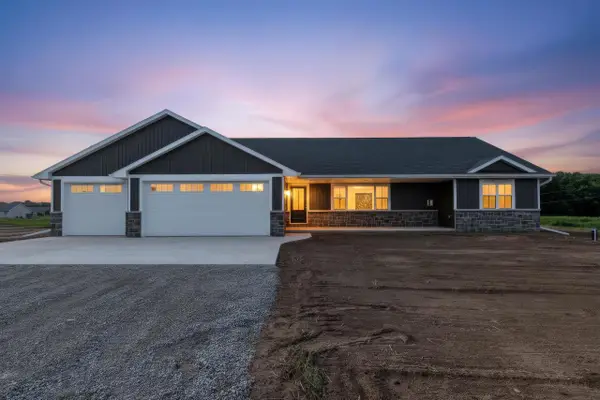 2722 WESTLINE ROAD, Suamico, WI 54313