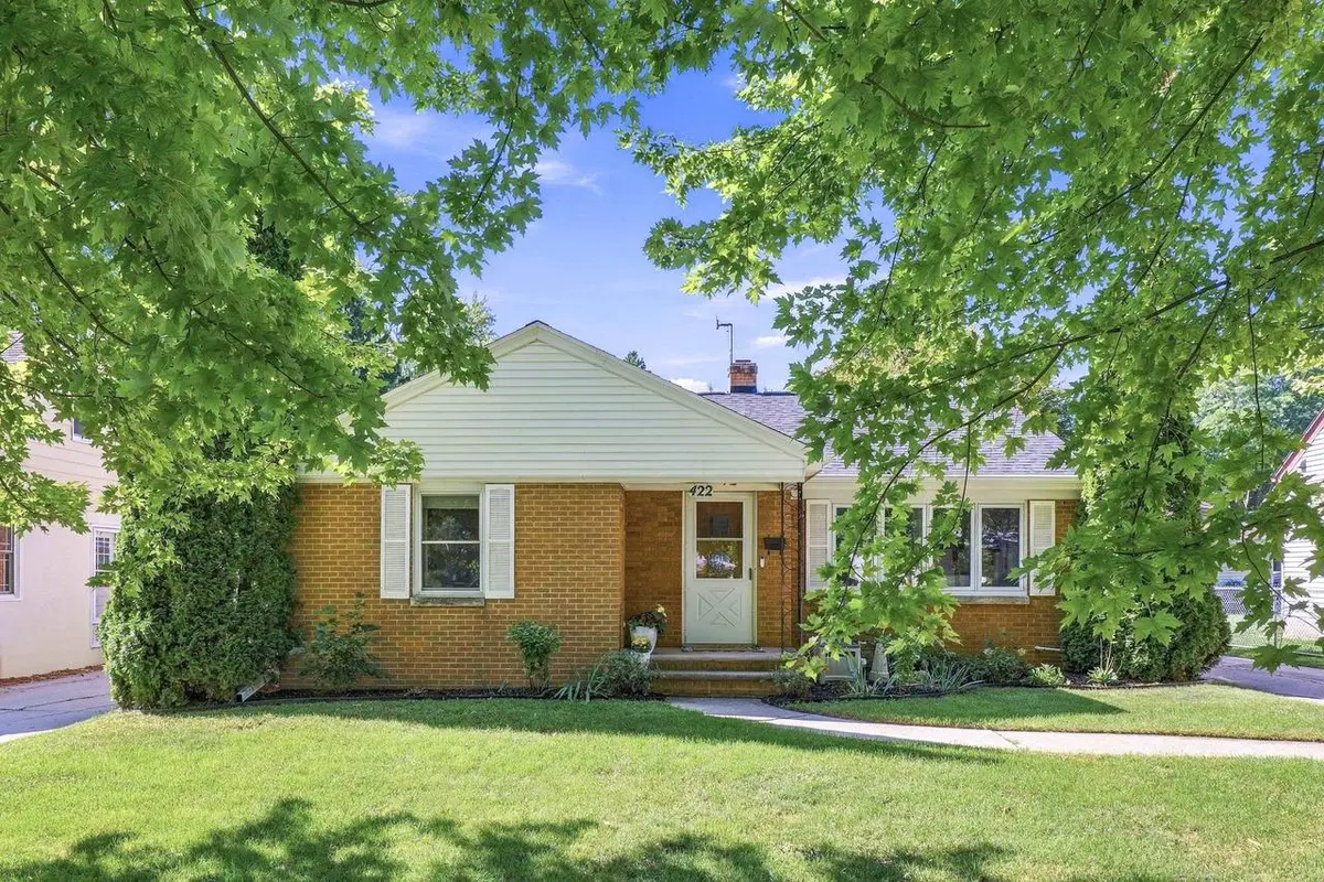 422 E MISSION ROAD, Green Bay, WI 54301 - #1