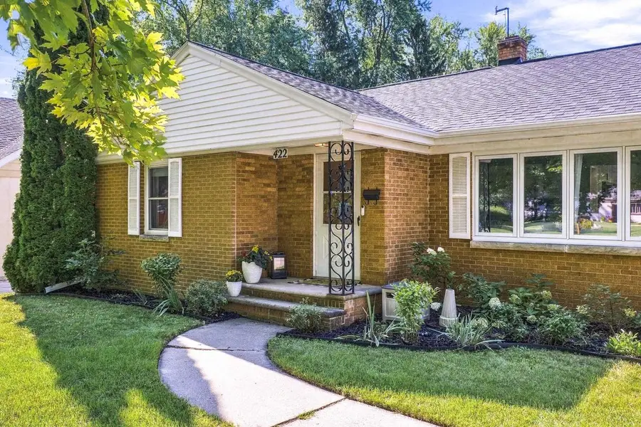 422 E MISSION ROAD, Green Bay, WI 54301 - #2