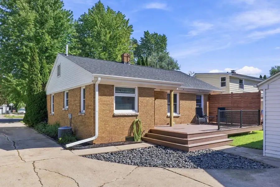 422 E MISSION ROAD, Green Bay, WI 54301 - #3