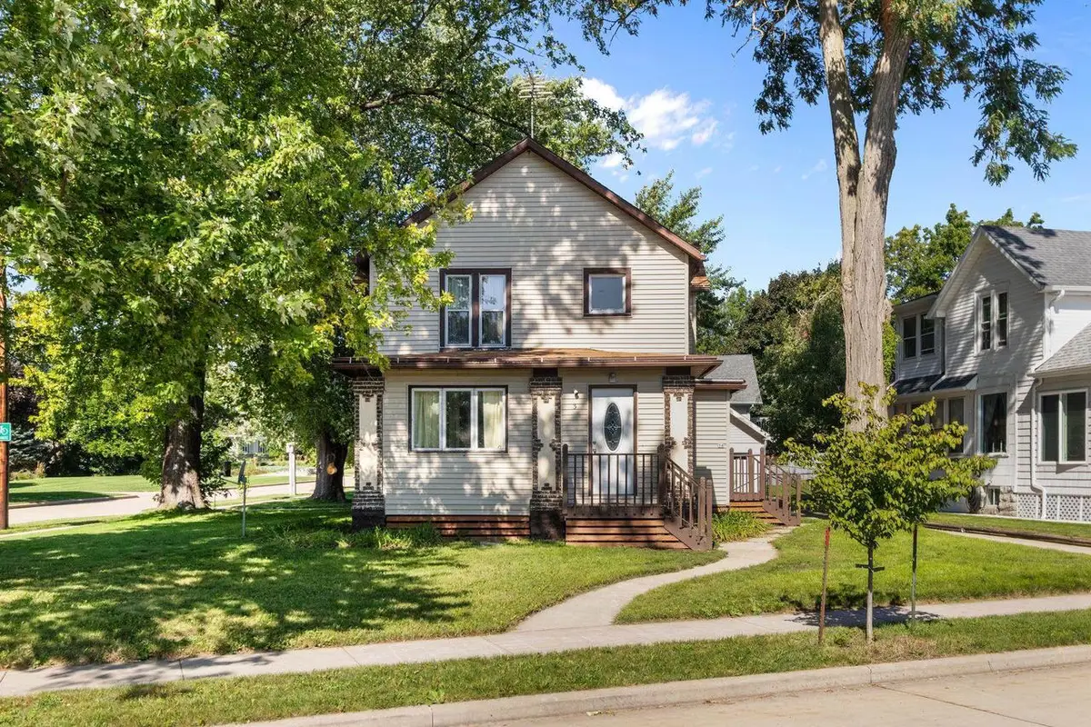 3 EVELINE STREET, Oshkosh, WI 54901 - #1