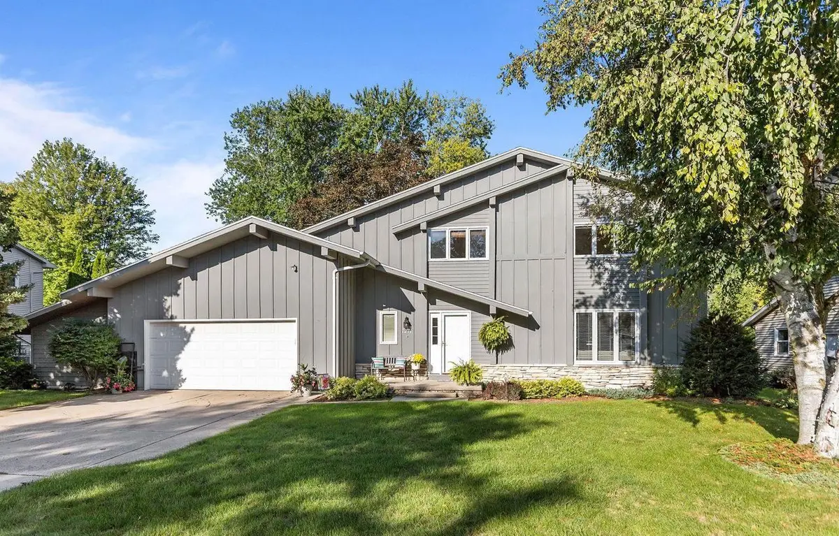 1211 LYNROSE LANE, Neenah, WI 54956 - #1