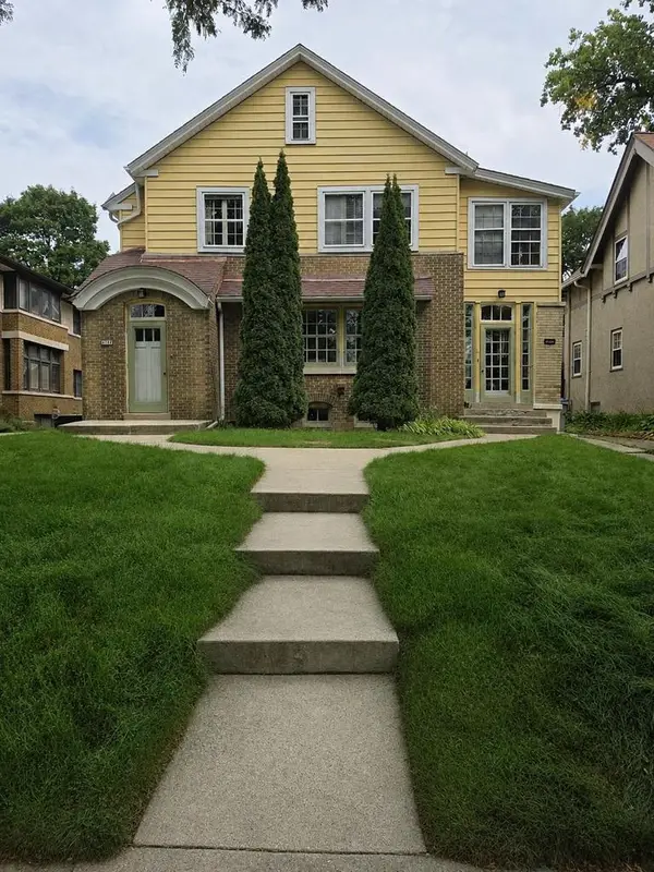 2928 N DOWNER AVENUE, Milwaukee, WI 53211