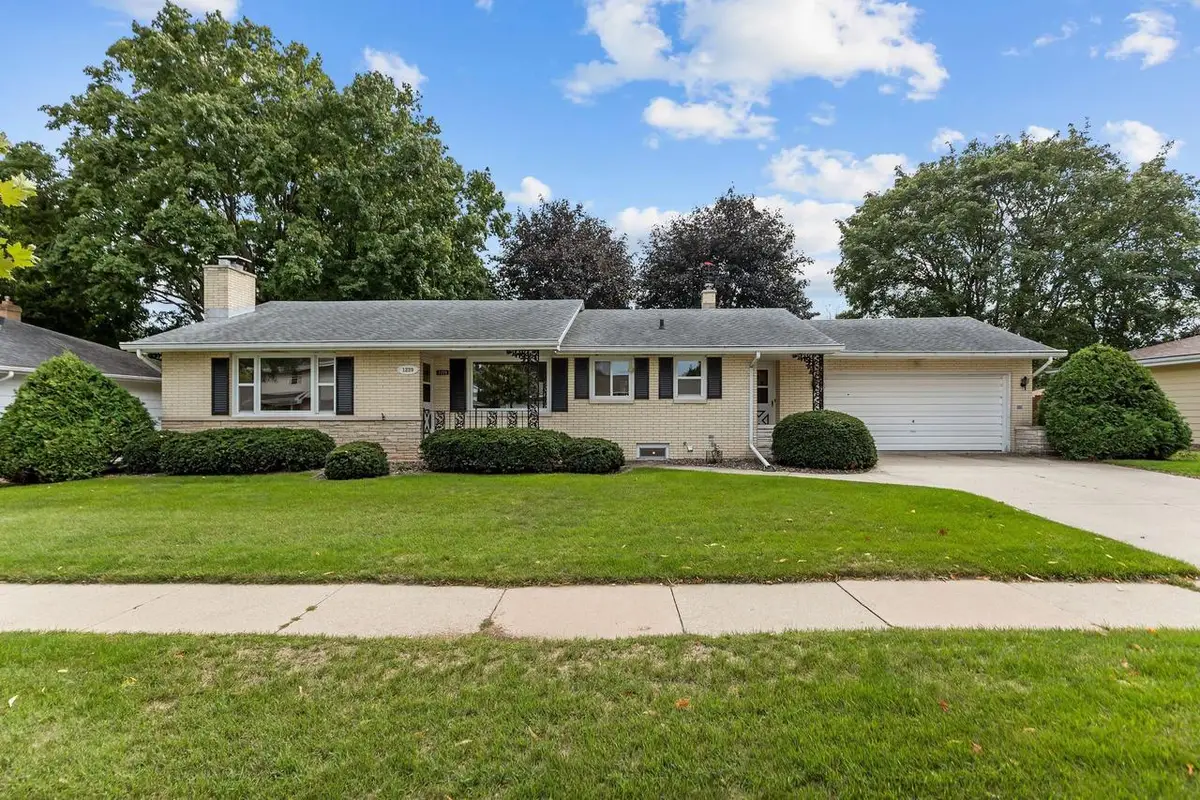 1229 E PERSHING STREET, Appleton, WI 54911 - #1