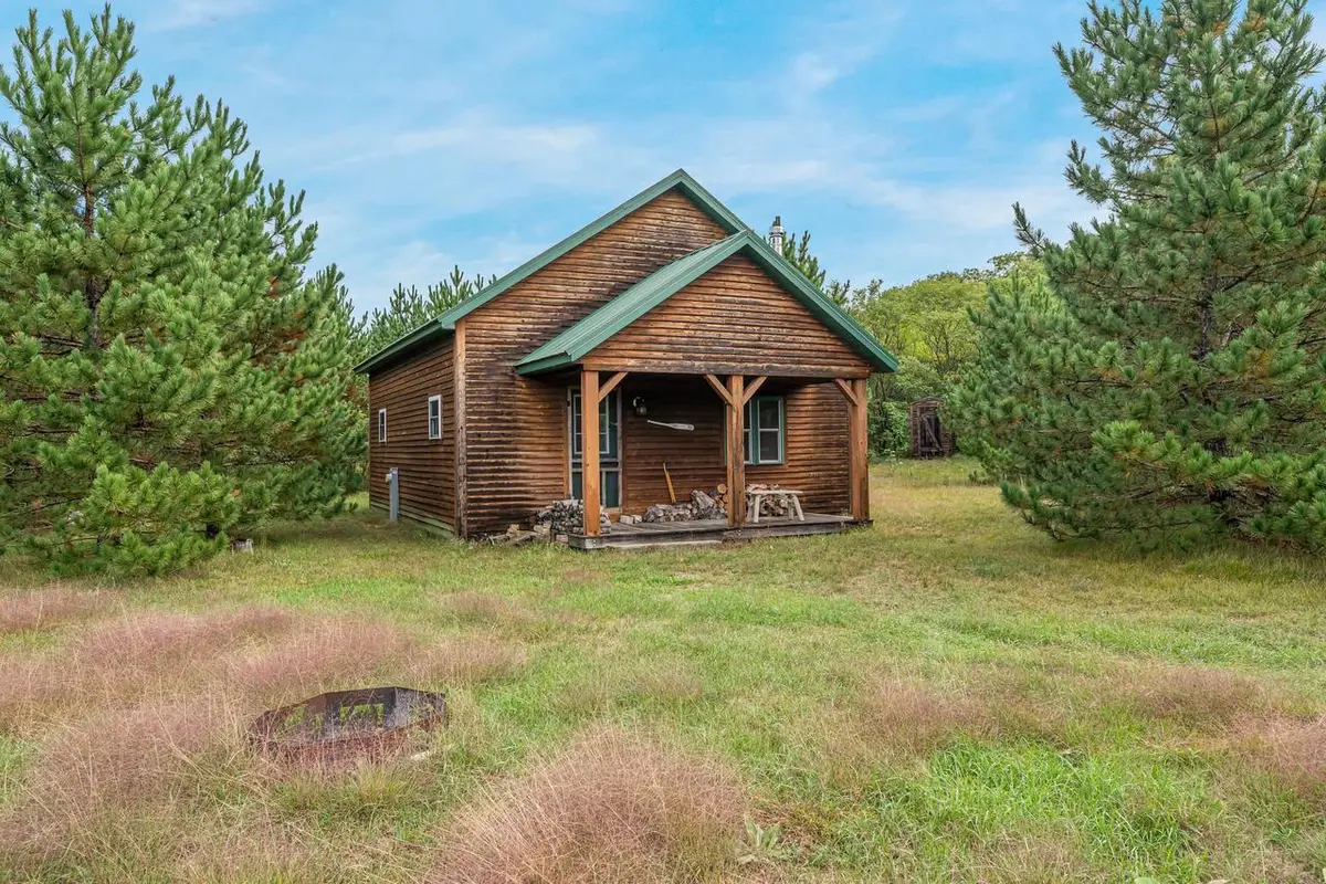1055 8TH AVENUE, Hancock, WI 54943 - #1