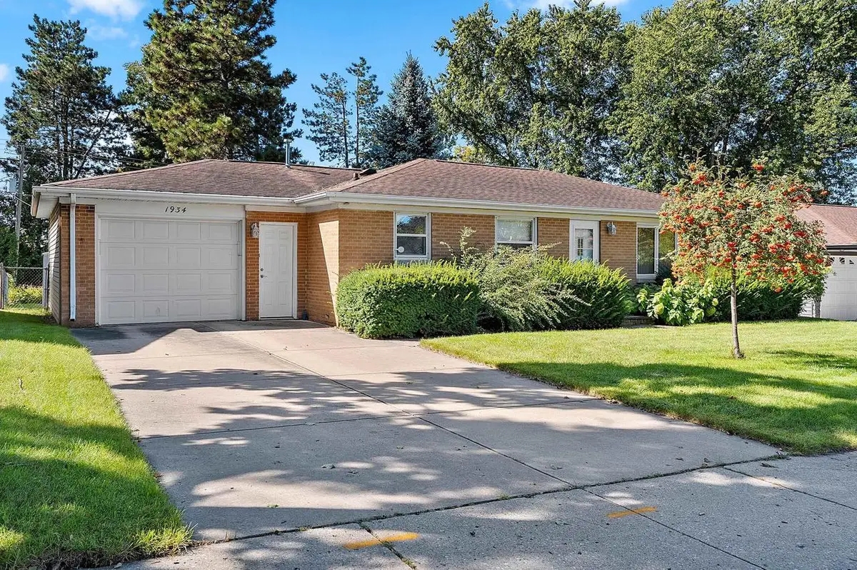 1934 DEBRA LANE, Green Bay, WI 54302 - #1