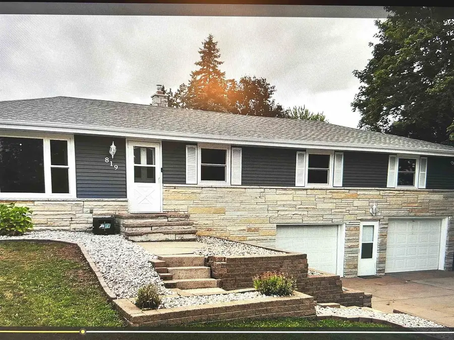 819 GIESE STREET, Hortonville, WI 54944 - #2