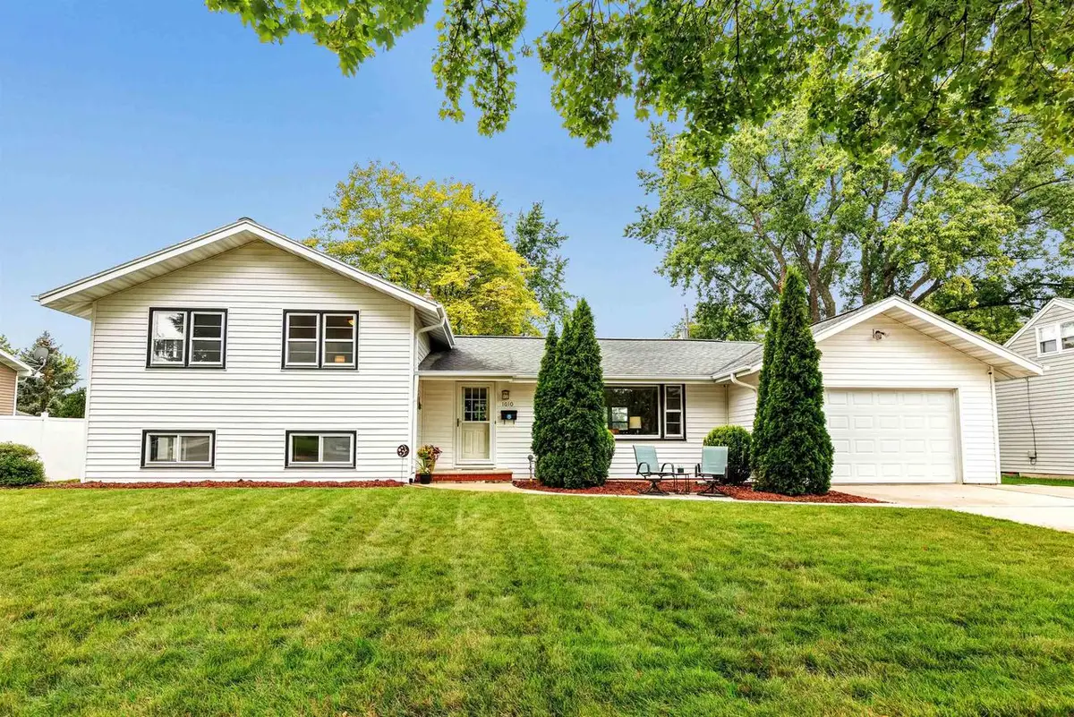1010 ROBIN STREET, De Pere, WI 54115 - #1