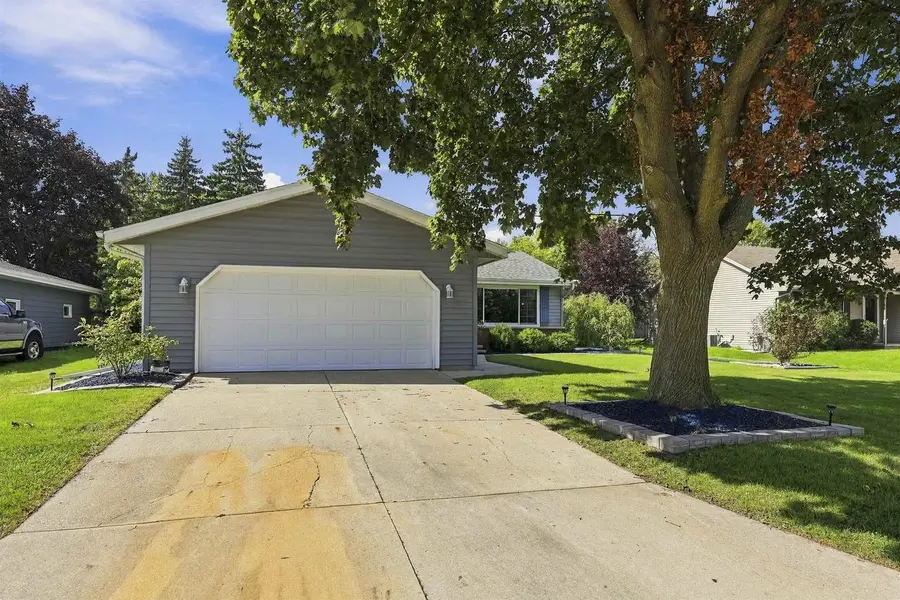 1621 N BLOSSOM DRIVE, Appleton, WI 54914 - #2