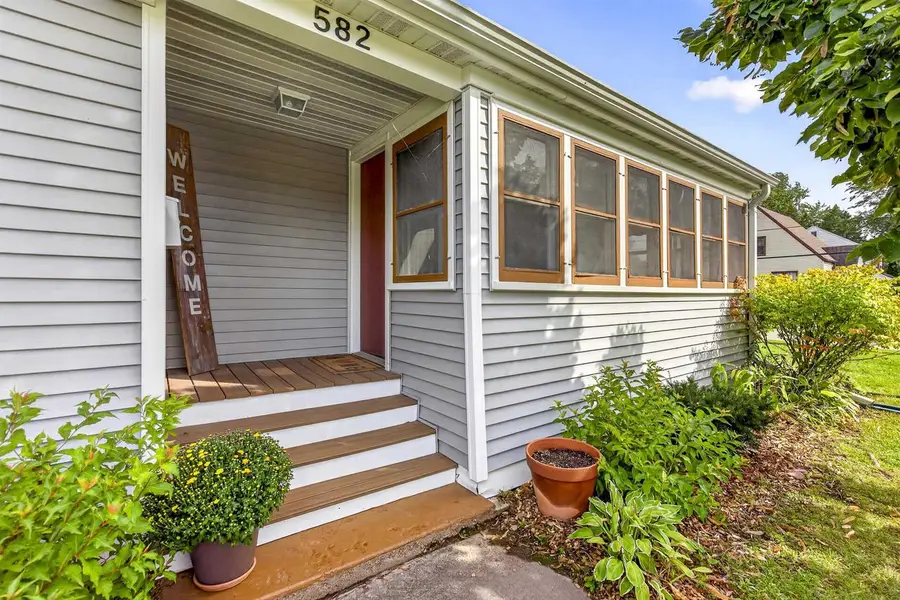 582 OAK STREET, Neenah, WI 54956 - #3