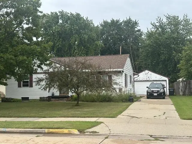 412 N EAGLE STREET, Oshkosh, WI 54902 - #1