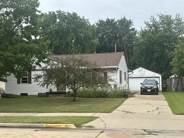 412 N EAGLE STREET, Oshkosh, WI 54902