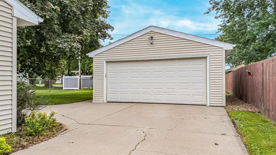 2124 S FOUNTAIN AVENUE, Appleton, WI 54915 - #2