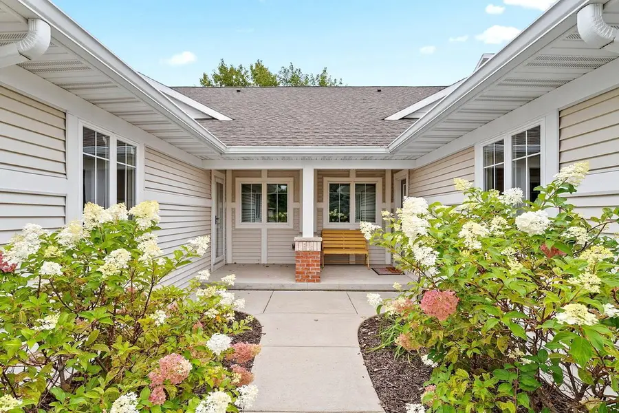 2617 BAY HARBOR CIRCLE, Green Bay, WI 54304 - #3