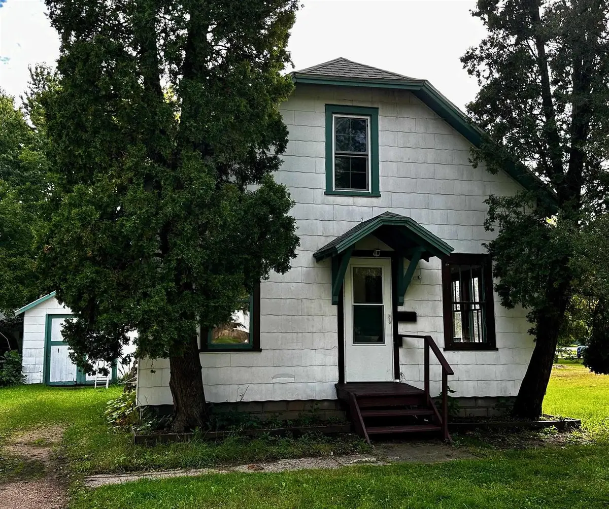 809 9TH STREET, Waupaca, WI 54981 - #1