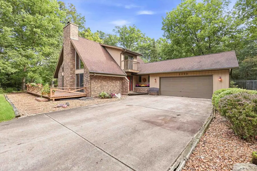 2098 SHAWNEE LANE, Oshkosh, WI 54901 - #2