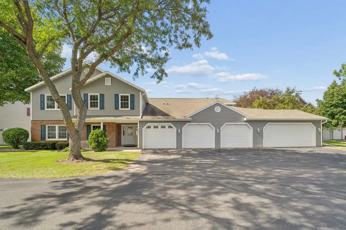 2553 VILLAGE LANE  #B, Oshkosh, WI 54904 - #1