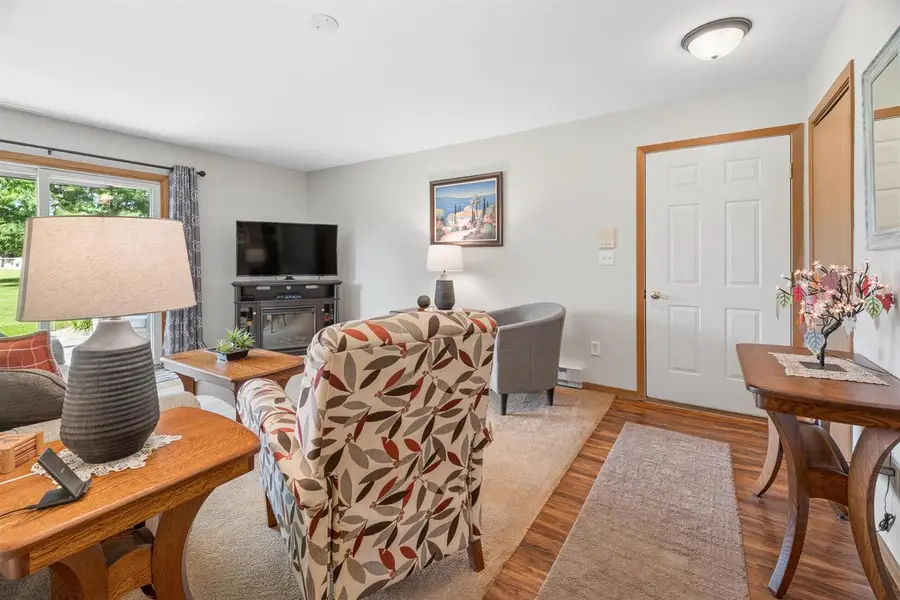 2553 VILLAGE LANE  #B, Oshkosh, WI 54904 - #3