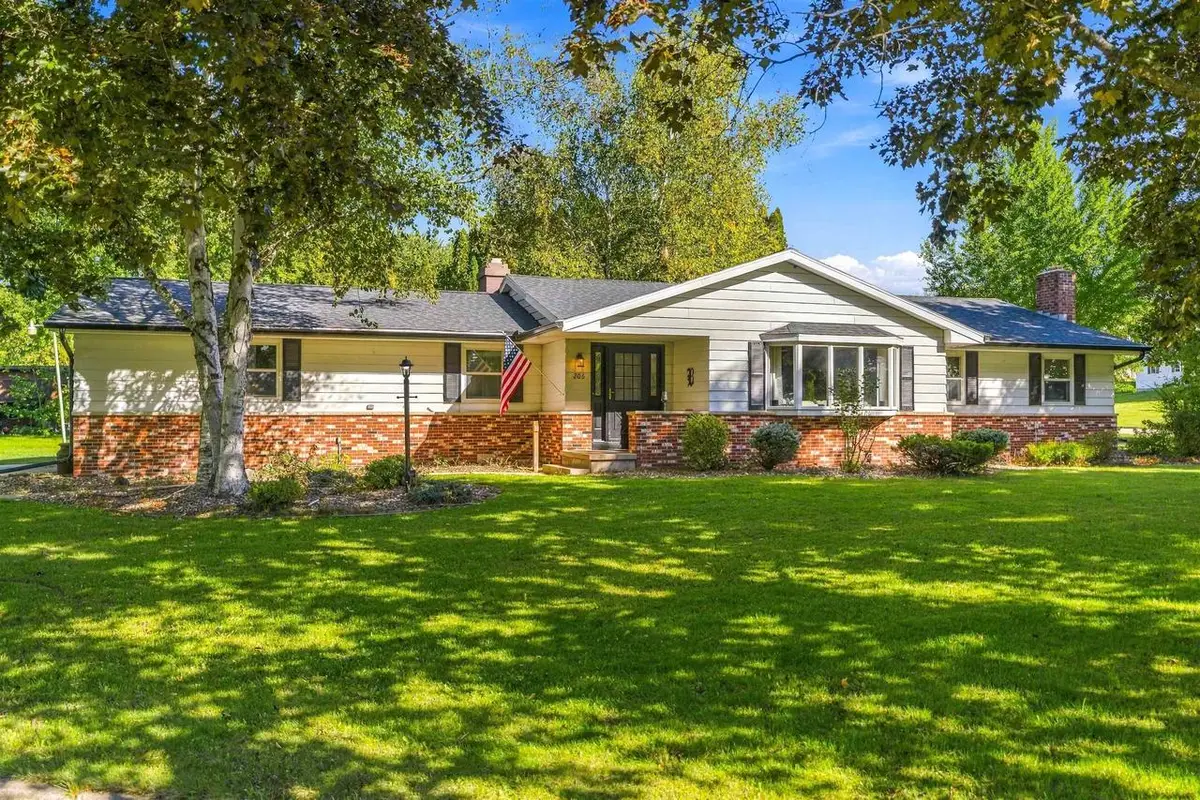 206 LAKESIDE DRIVE, Clintonville, WI 54929 - #1