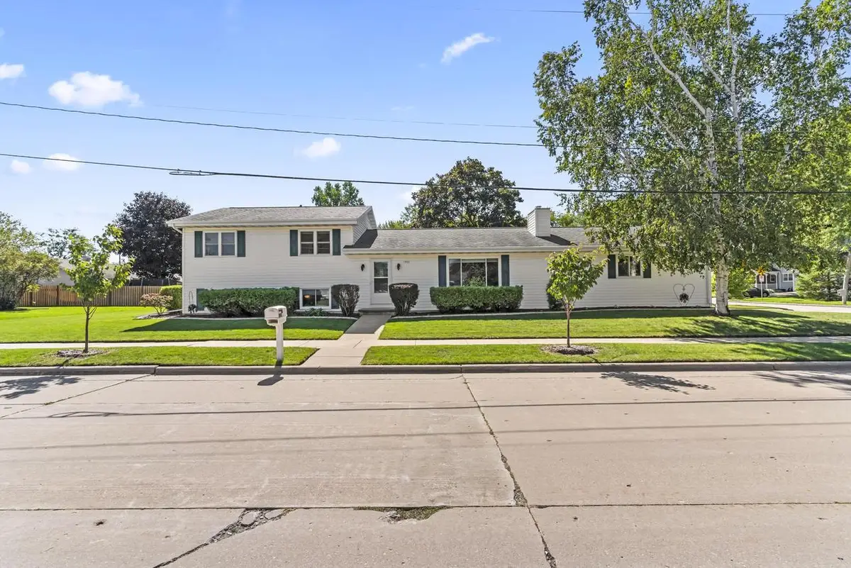 1901 E BLUEBIRD LANE, Appleton, WI 54915 - #1