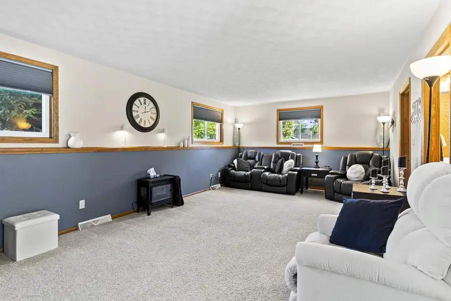 1901 E BLUEBIRD LANE, Appleton, WI 54915 - #2